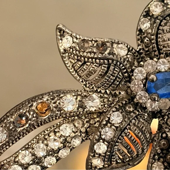 8 Vintage and Contemporary Brooch Set with Gold and Silver Accents rhinestones - Picture 8 of 8